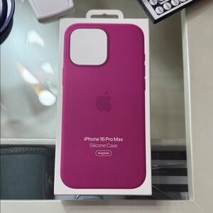 Autenthic Apple iPhone 16 Pro Max MagSafe Silicone Case - Magenta